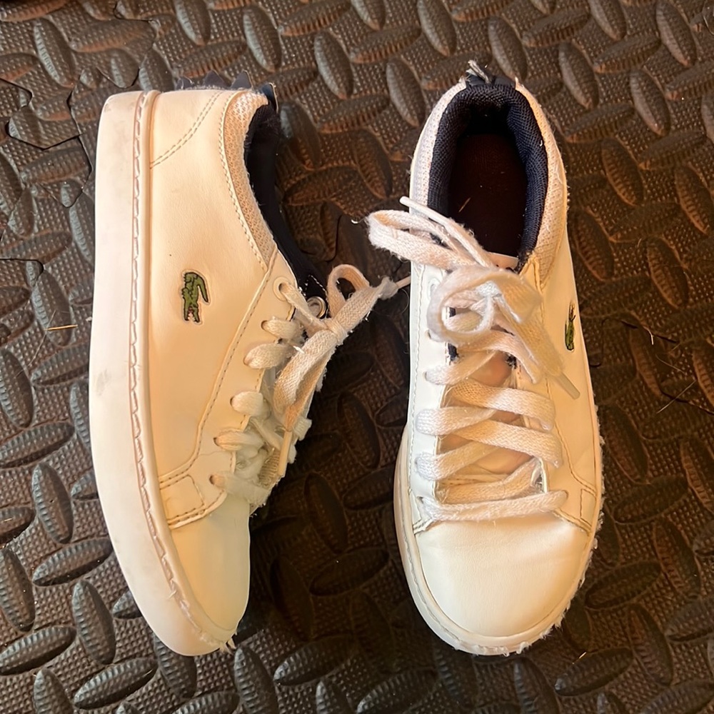 White w/Navy Blue Lacoste boys sneakers. Size us13